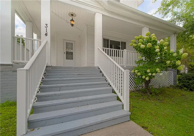 Photo 3 of Single family home for sale at 314 N Main St, Carrollton, MO 64633 | MLS# 2636417 | Listing updated on 2026-08-14