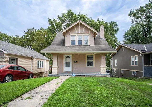 2nd image of 3013 Parkwood Blvd, Kansas City, KS 66104 | MLS# 2636420
