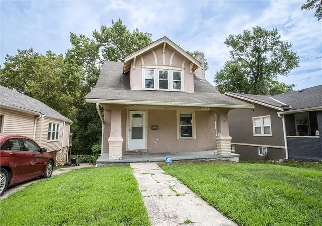 Photo 3 of Single family home for sale at 3013 Parkwood Blvd, Kansas City, KS 66104 | MLS# 2636420 | Listing updated on 2026-08-19