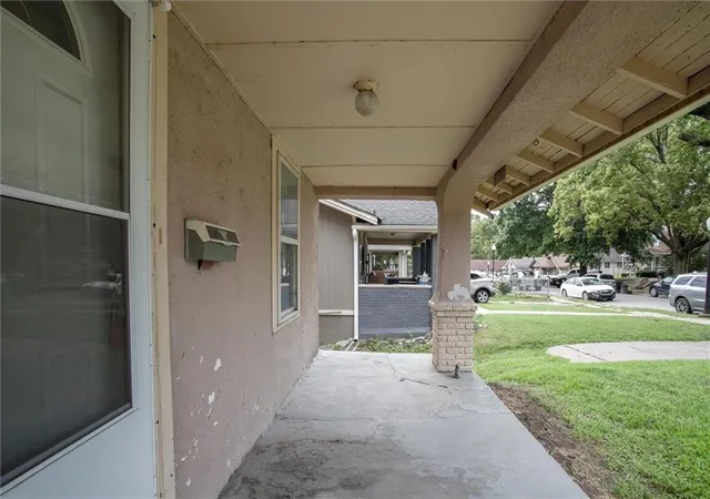 Photo 3 of Single family home for sale at 3013 Parkwood Blvd, Kansas City, KS 66104 | MLS# 2636420 | Listing updated on 2026-10-07