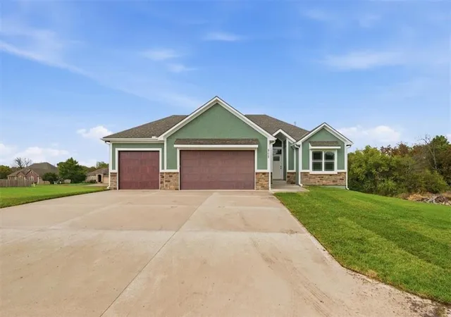 1st image of 12417 Black Oak Cir, Peculiar, MO 64078 | MLS# 2636429