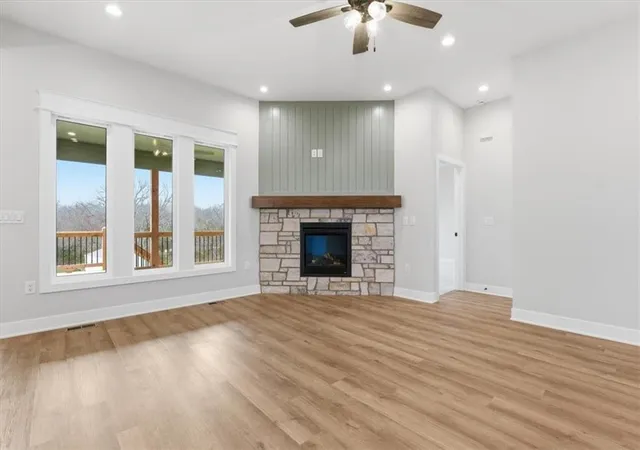 3rd image of 12417 Black Oak Cir, Peculiar, MO 64078 | MLS# 2636429