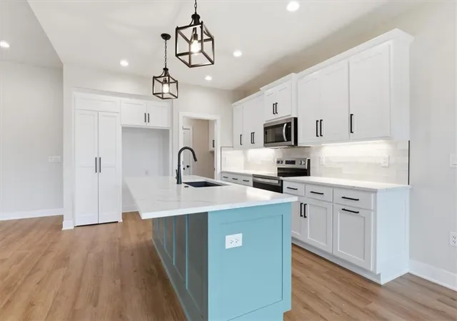 5th image of 12417 Black Oak Cir, Peculiar, MO 64078 | MLS# 2636429
