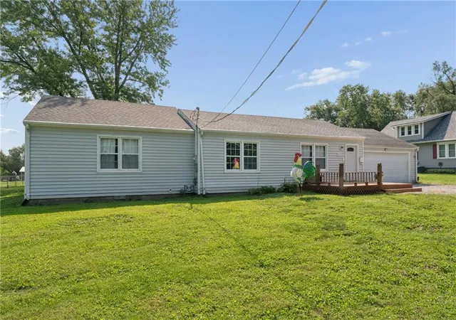 Photo 2 of Single family home for sale at 909 Daisy St, Sweet Springs, MO 65351 | MLS# 2636431 | Listing updated on 2026-09-28