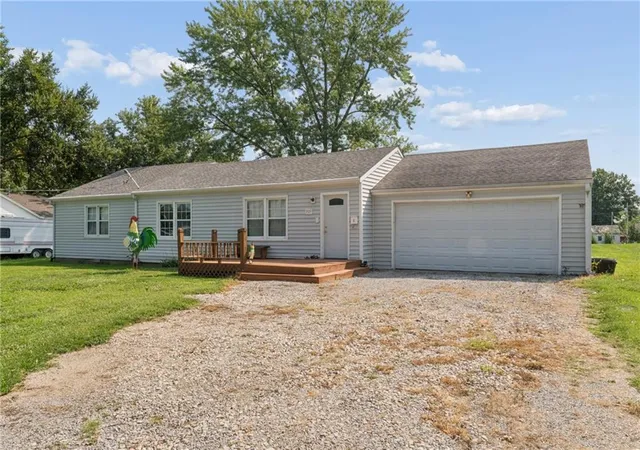 Photo 3 of Single family home for sale at 909 Daisy St, Sweet Springs, MO 65351 | MLS# 2636431 | Listing updated on 2026-09-28