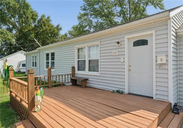 Photo 3 of Single family home for sale at 909 Daisy St, Sweet Springs, MO 65351 | MLS# 2636431 | Listing updated on 2026-09-28