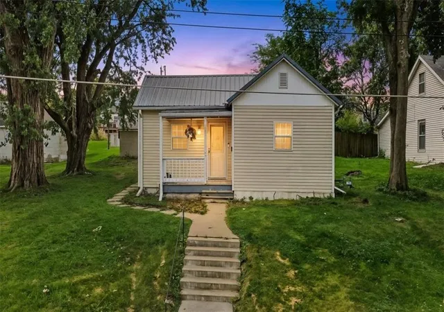 1st image of 204 W Pearl St, Savannah, MO 64485 | MLS# 2636432