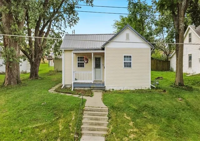 2nd image of 204 W Pearl St, Savannah, MO 64485 | MLS# 2636432