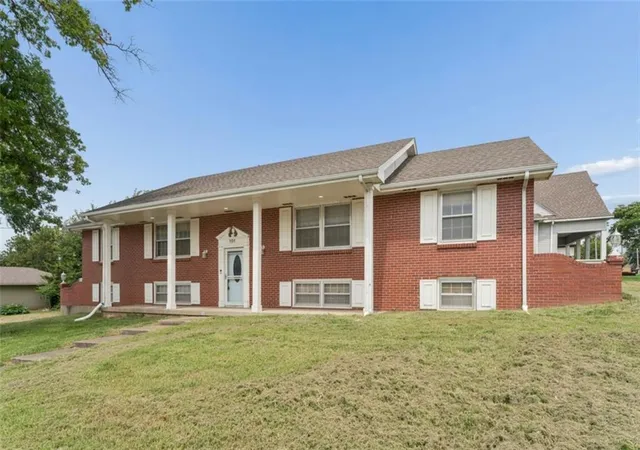 3rd image of 101 W Insley Ave, Bonner Springs, KS 66012 | MLS# 2636436