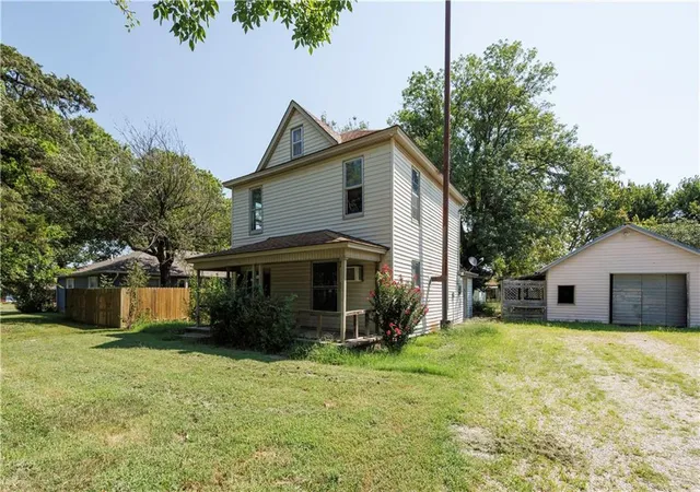 Photo 2 of Single family home for sale at 424 N 14th Street, Fredonia, KS 66736 | MLS# 2636441 | Listing updated on 2026-08-20