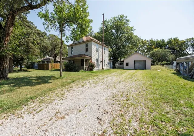 Photo 3 of Single family home for sale at 424 N 14th Street, Fredonia, KS 66736 | MLS# 2636441 | Listing updated on 2026-08-20