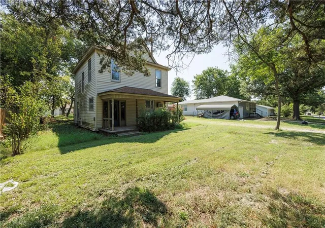 Photo 3 of Single family home for sale at 424 N 14th Street, Fredonia, KS 66736 | MLS# 2636441 | Listing updated on 2026-08-20