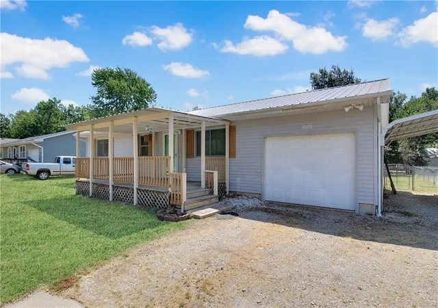 Photo 1 of Single family home for sale at 3020 Southern Blvd, Parsons, KS 67357 | MLS# 2636448 | Listing updated on 2026-09-01