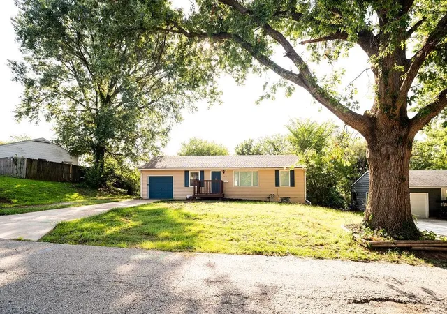 1st image of 10010 Bellaire Ave, Kansas City, MO 64134 | MLS# 2636451
