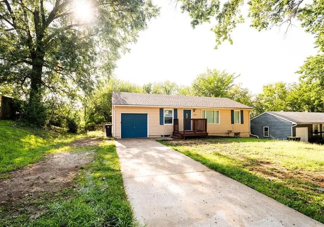 Photo 3 of Sale Pending at 10010 Bellaire Ave, Kansas City, MO 64134 | MLS# 2636451 | Listing updated on 2026-09-01