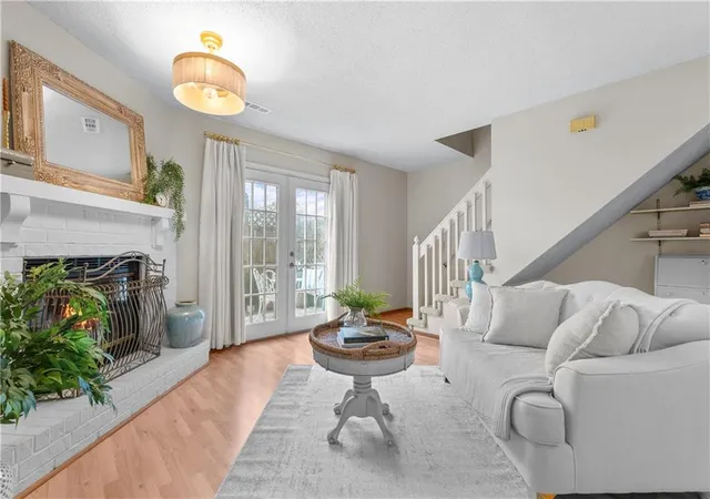 2nd image of 518 Ne 6th St #D, Blue Springs, MO 64014 | MLS# 2636453