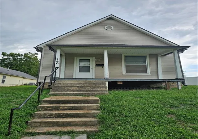 1st image of 240 W 11th St, Horton, KS 66439 | MLS# 2636462