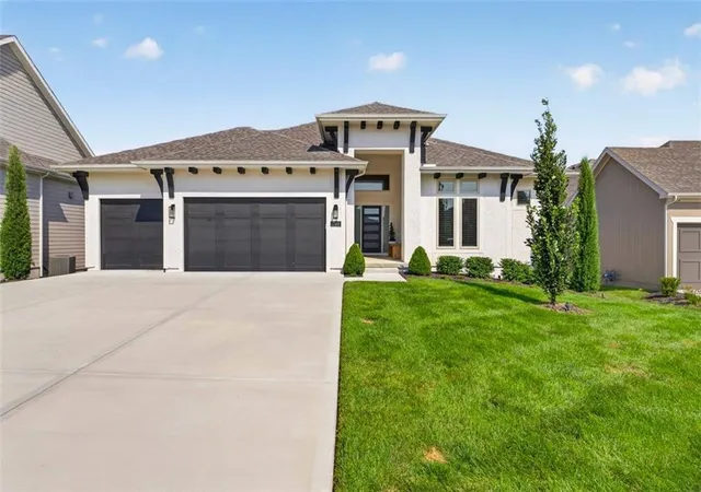 1st image of 17401 Oakshire St, Overland Park, KS 66221 | MLS# 2636477