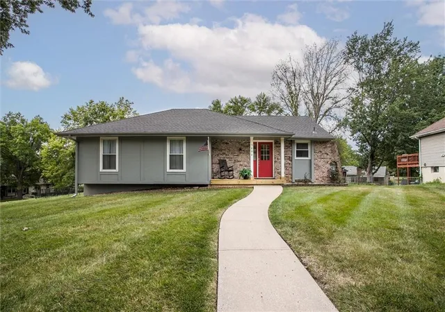 1st image of 3800 Ne Carriage St, Lees Summit, MO 64064 | MLS# 2636481