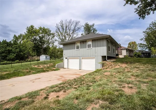 Photo 3 of Sale Pending at 3800 Ne Carriage St, Lees Summit, MO 64064 | MLS# 2636481 | Listing updated on 2026-08-25