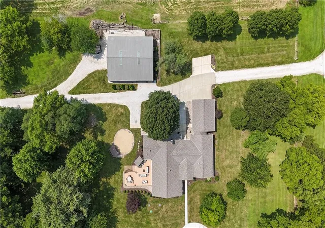 2nd image of 19960 Briar St, Stilwell, KS 66085 | MLS# 2636490