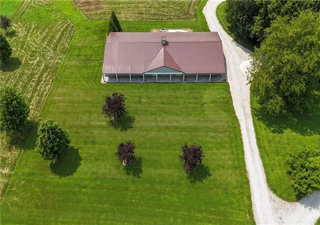 3rd image of 19960 Briar St, Stilwell, KS 66085 | MLS# 2636490