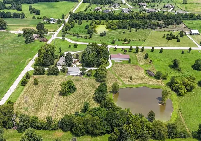 5th image of 19960 Briar St, Stilwell, KS 66085 | MLS# 2636490