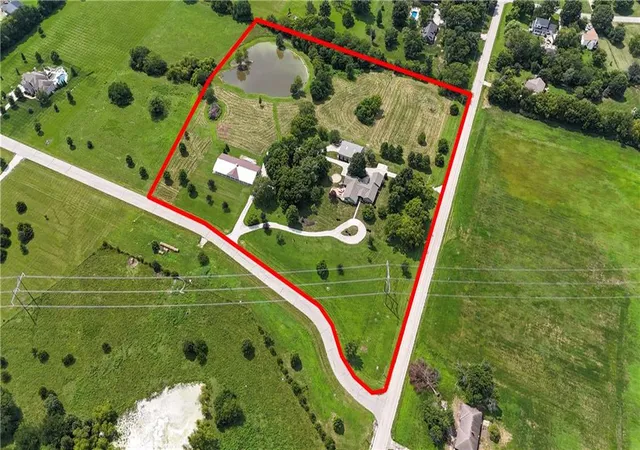 Photo 3 of Single family home for sale at 19960 Briar St, Stilwell, KS 66085 | MLS# 2636490 | Listing updated on 2026-09-04