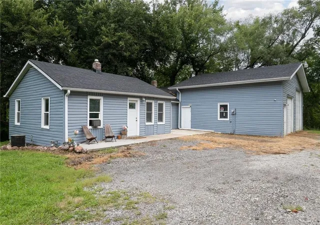 1st image of 400 Austin St, Saint Joseph, MO 64505 | MLS# 2636491