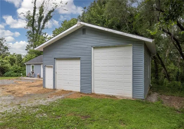 2nd image of 400 Austin St, Saint Joseph, MO 64505 | MLS# 2636491
