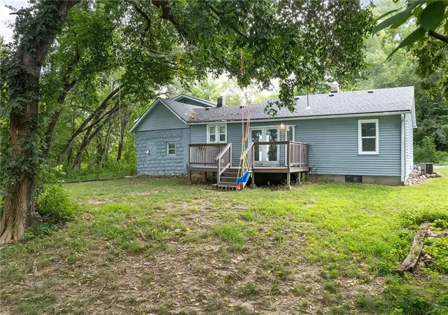 Photo 3 of Sale Pending at 400 Austin St, Saint Joseph, MO 64505 | MLS# 2636491 | Listing updated on 2026-08-29
