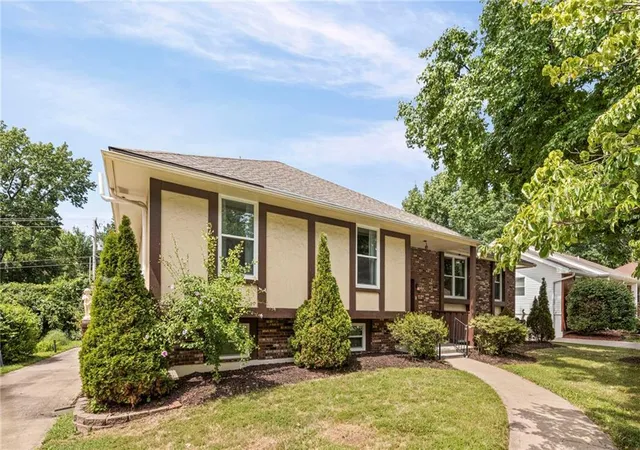 Photo 3 of Single family home for sale at 3408 S Phelps Rd, Independence, MO 64055 | MLS# 2636493 | Listing updated on 2026-08-31