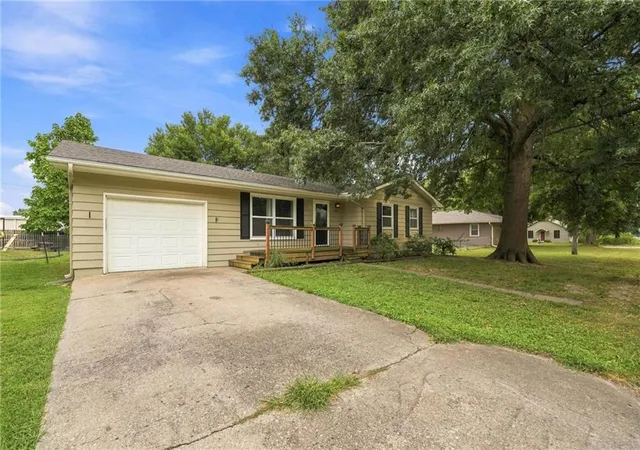 28th image of 505 S Olive St, Louisburg, KS 66053 | MLS# 2636496