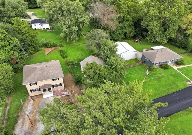 33rd image of 915 Madison St, Leavenworth, KS 66048 | MLS# 2636499