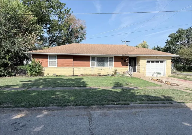 Photo 1 of Single family home for sale at 409 N 15th Street, Independence, KS 67301 | MLS# 2636500 | Listing updated on 2026-08-17