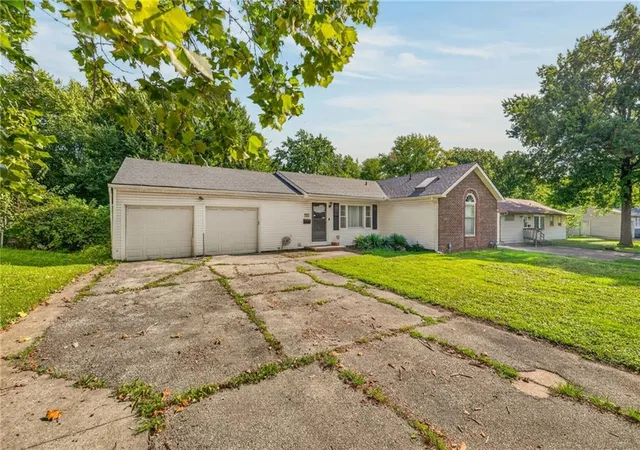 Photo 3 of Single family home for sale at 7904 E 87th Street, Raytown, MO 64138 | MLS# 2636505 | Listing updated on 2026-09-28