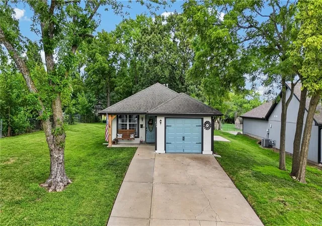 1st image of 424 N Armstrong St, Pleasant Hill, MO 64080 | MLS# 2636508