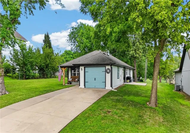 2nd image of 424 N Armstrong St, Pleasant Hill, MO 64080 | MLS# 2636508