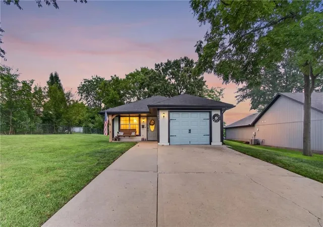5th image of 424 N Armstrong St, Pleasant Hill, MO 64080 | MLS# 2636508