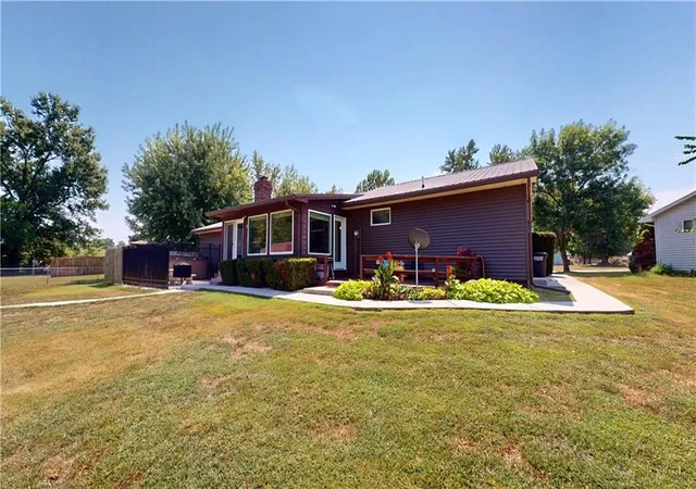 4th image of 109 E Hardin Pl, Nevada, MO 64772 | MLS# 2636512