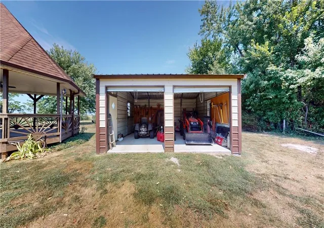 5th image of 109 E Hardin Pl, Nevada, MO 64772 | MLS# 2636512