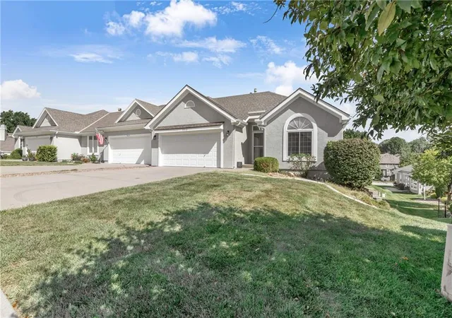 Photo 2 of Townhouse for sale at 9613 N Locust Dr, Kansas City, MO 64155 | MLS# 2636519 | Listing updated on 2026-09-29
