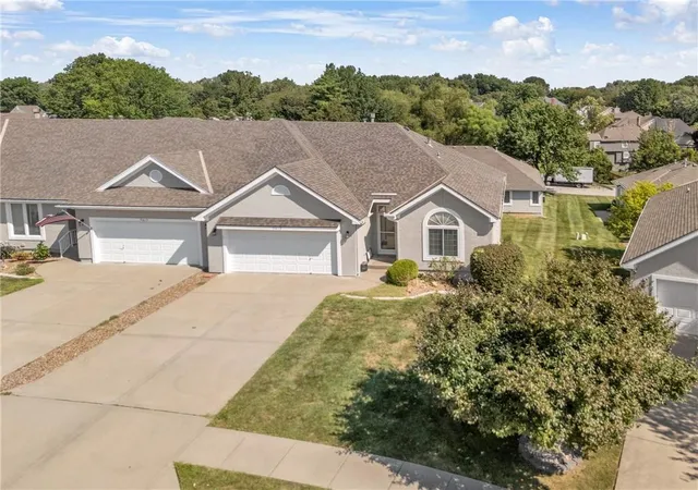 Photo 3 of Townhouse for sale at 9613 N Locust Dr, Kansas City, MO 64155 | MLS# 2636519 | Listing updated on 2026-09-29