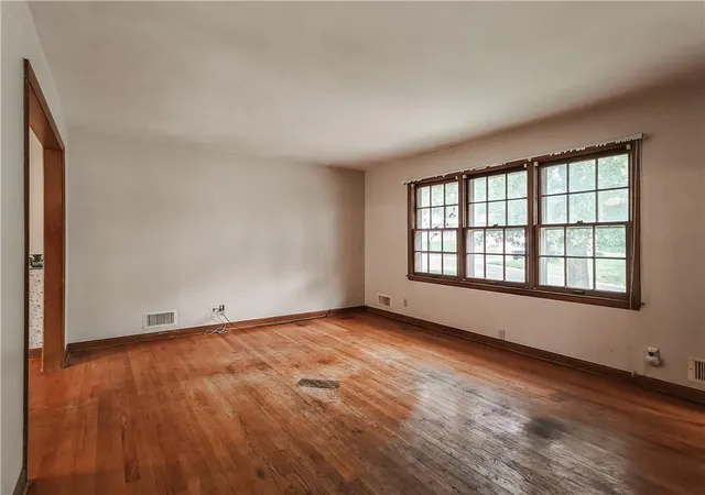 Photo 4 of Sale Pending at 9401 E 81st Terrace, Raytown, MO 64138 | MLS# 2636525 | Listing updated on 2026-08-31