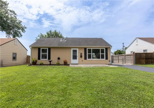 1st image of 607 Ne 66Th Ter, Kansas City, MO 64118 | MLS# 2636528