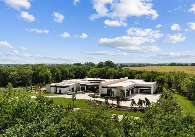 3rd image of 17460 Galloway Dr, Stilwell, KS 66085 | MLS# 2636531