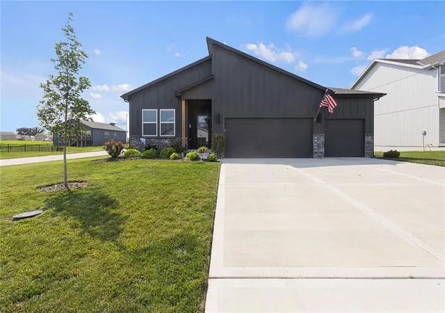 1st image of 10600 N Jefferson St, Kansas City, MO 64155 | MLS# 2636534