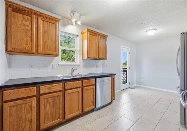 Photo 4 of Sale Pending at 11324 N Central St, Kansas City, MO 64155 | MLS# 2636535 | Listing updated on 2026-09-01