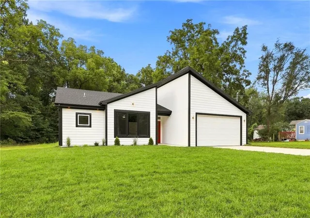 Photo 3 of Single family home for sale at 5705 Tauromee Ave, Kansas City, KS 66102 | MLS# 2636542 | Listing updated on 2026-08-30