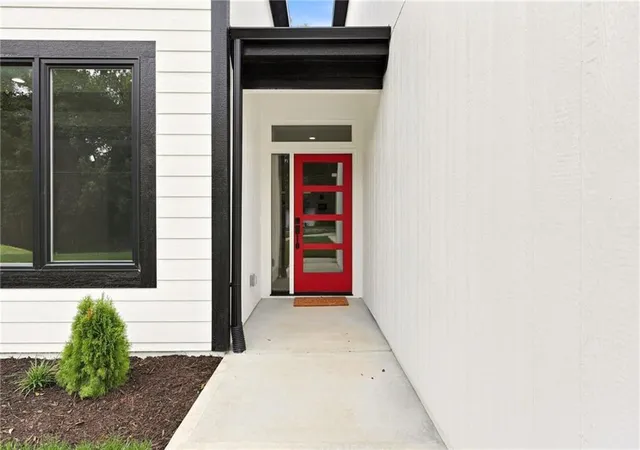 Photo 4 of Single family home for sale at 5705 Tauromee Ave, Kansas City, KS 66102 | MLS# 2636542 | Listing updated on 2026-08-30